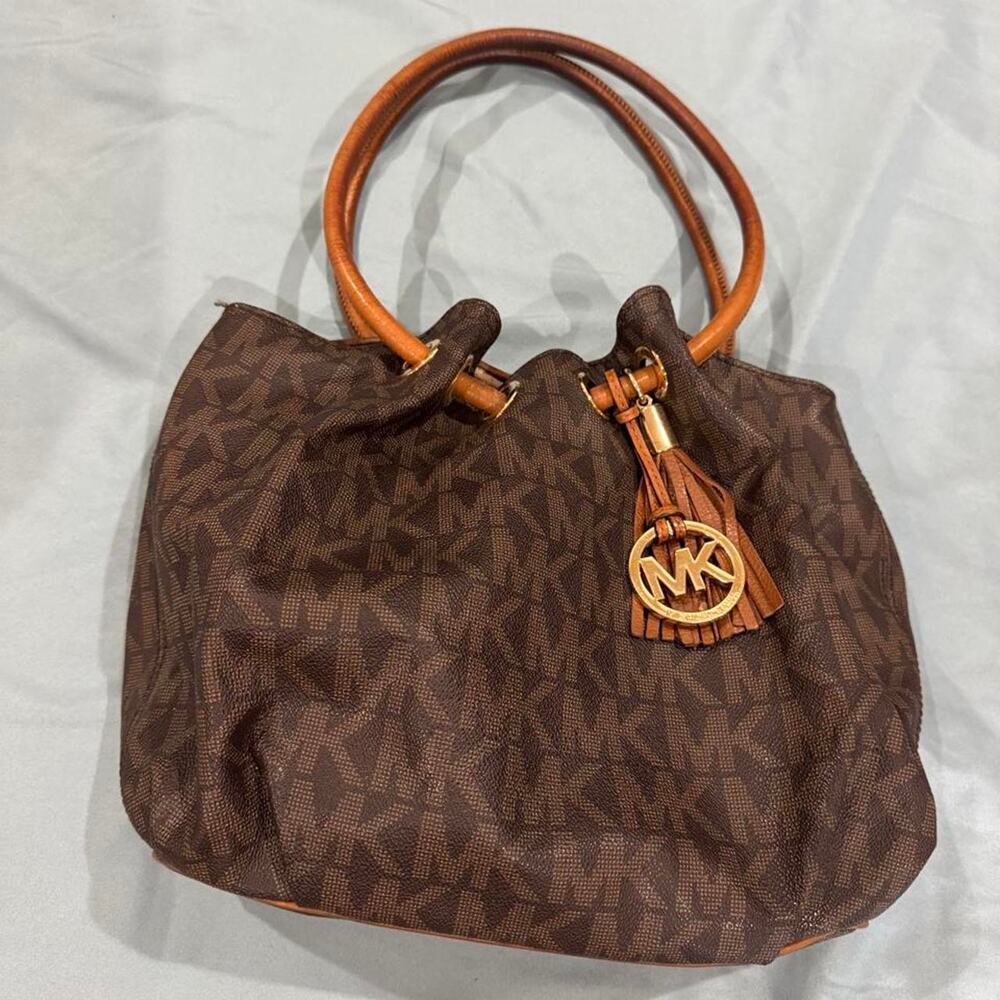 Michael kors east west ring